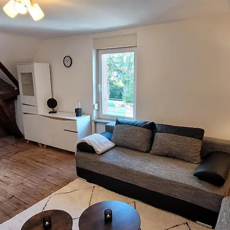 Charmantes Mit Voll Ausgestatteter Kueche, Kingsize-betten, Billard & Tischkicker Appartement