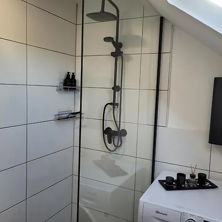 Appartement Charmantes Mit Voll Ausgestatteter Kueche, Kingsize-betten, Billard & Tischkicker *