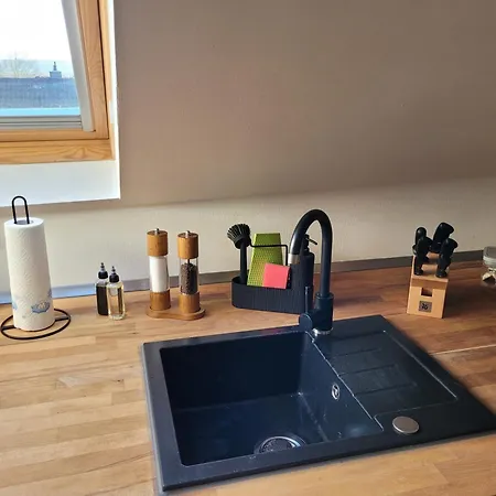 Charmantes Mit Voll Ausgestatteter Kueche, Kingsize-betten, Billard & Tischkicker Appartement *