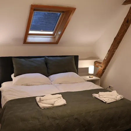 公寓 Charmantes Mit Voll Ausgestatteter Kueche, Kingsize-betten, Billard & Tischkicker