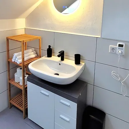 Charmantes Mit Voll Ausgestatteter Kueche, Kingsize-betten, Billard & Tischkicker Lägenhet Eltville am Rhein