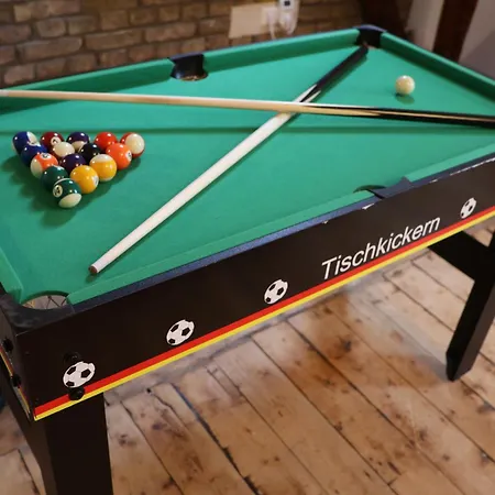 Charmantes Mit Voll Ausgestatteter Kueche, Kingsize-betten, Billard & Tischkicker *