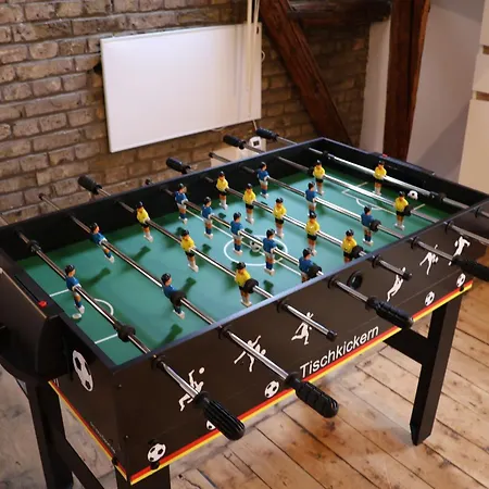 Charmantes Mit Voll Ausgestatteter Kueche, Kingsize-betten, Billard & Tischkicker Appartement